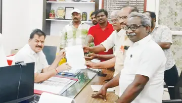 నిరుద్యోగులు, డివైఎఫ్ఐ, ఎస్ఎఫ్ఐ నాయకులపై కేసులు శాంతియుత ఆందోళనకు దిగిన వారిపై పోలీసుల తీరు పట్ల సర్వత్రా విమర్శలు