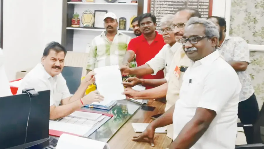 నిరుద్యోగులు, డివైఎఫ్ఐ, ఎస్ఎఫ్ఐ నాయకులపై కేసులు  శాంతియుత ఆందోళనకు దిగిన వారిపై పోలీసుల తీరు పట్ల సర్వత్రా విమర్శలు