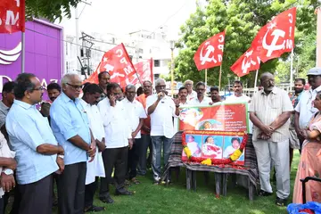 CPM State Secretary V. Srinivasa Rao paying tribute to the martyrs
