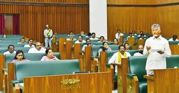 అసెంబ్లిలో మాట్లాడుతున్న బాబు (1).jpg
