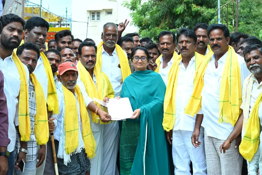 స్థానిక సంస్థల ఎన్నికల్లో అన్ని స్థానాల్లో విజయం సాధిస్తాం: మంత్రి సవిత
◆అట్టహాసంగా ఎంపీటీసీ అభ్యర్థుల నామినేషన్ కార్యక్రమం image 1