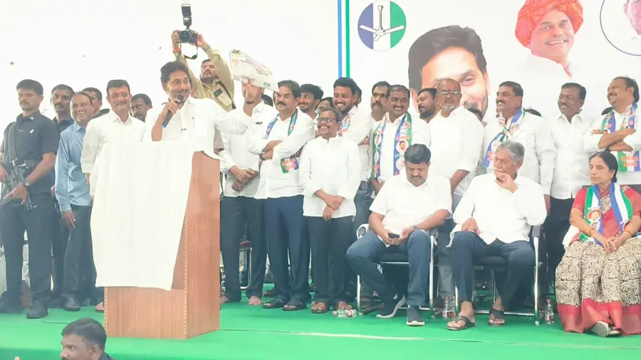 రక్షకుడే దౌర్జన్యం చేస్తే... image 1
