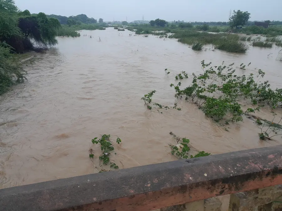 పొంగి ప్రవహిస్తున్న బుడమేరు image 1