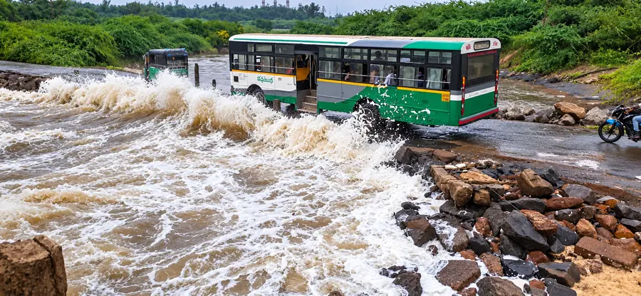 ఉప్పాడ తీరంలో రాకాసి అలలు image 1