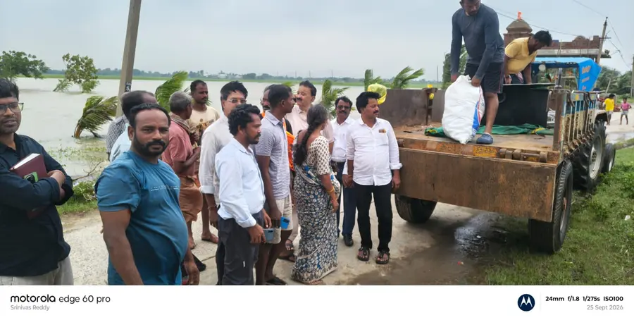 వరద ప్రభావిత ప్రాంతాల్లో పర్యటన image 1