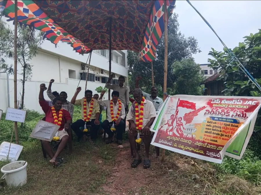 10వ రోజుకు విఆర్ఎల సమ్మె image 1