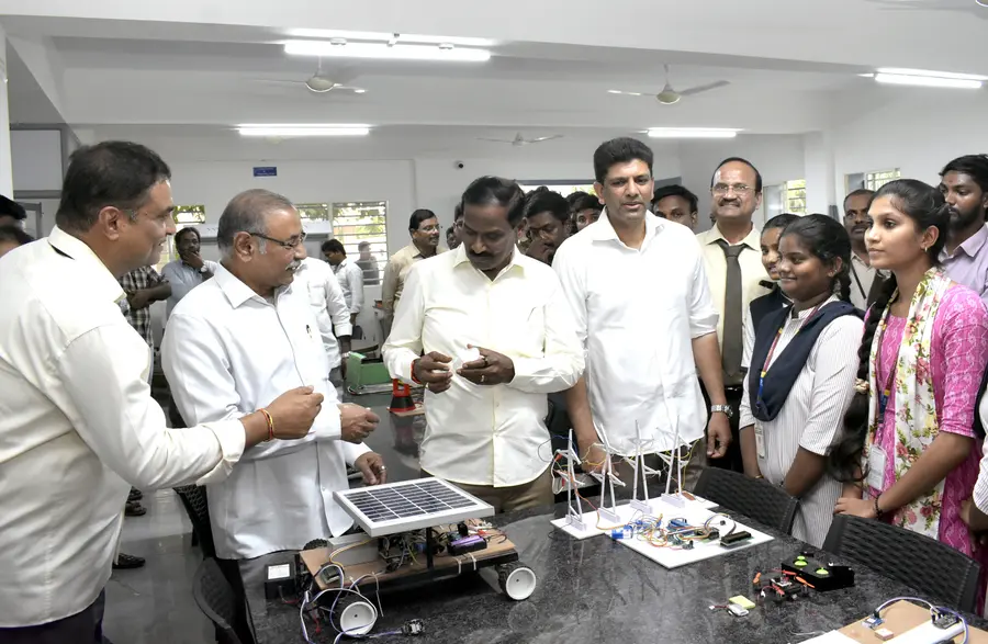 భారత్‌ను ప్రపంచ స్టార్టప్ హబ్‌గా తీర్చిదిద్దాలి
- కేంద్ర సహాయ మంత్రి డాక్టర్‌ పెమ్మసాని చంద్రశేఖర్ image 1