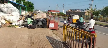 మాచర్ల లో ఫుట్పాత్ కనిపించటం లేదు
పాదచారుల ‘నడిచే హక్కు’కు గ్రహణం..
ఆక్రమణలతో కాలిబాటలు బందీ..
ఆరు నెలల్లో పలువురు మృతి image 1