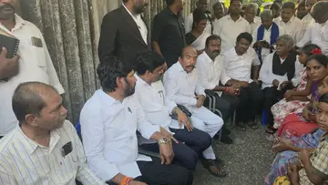 గోపి కుటుంబానికి ఎస్‌‌సి కమిషన్ అండ 
- నివేదికలన్నింటినీ సమగ్రంగా పరిశీలించాక చట్టపర చర్యలు
- గోపి కుటుంబాన్ని పరామర్శించిన ఎస్‌‌సి కమిషనర్‌ చైర్మన్‌ జవహర్‌ image 1