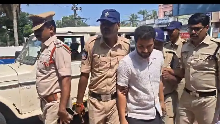 రెండు రోజుల పోలీసు కస్టడీకి సాధిక్ ఖాన్
- విచారణకు కోర్టు అనుమతి image 1