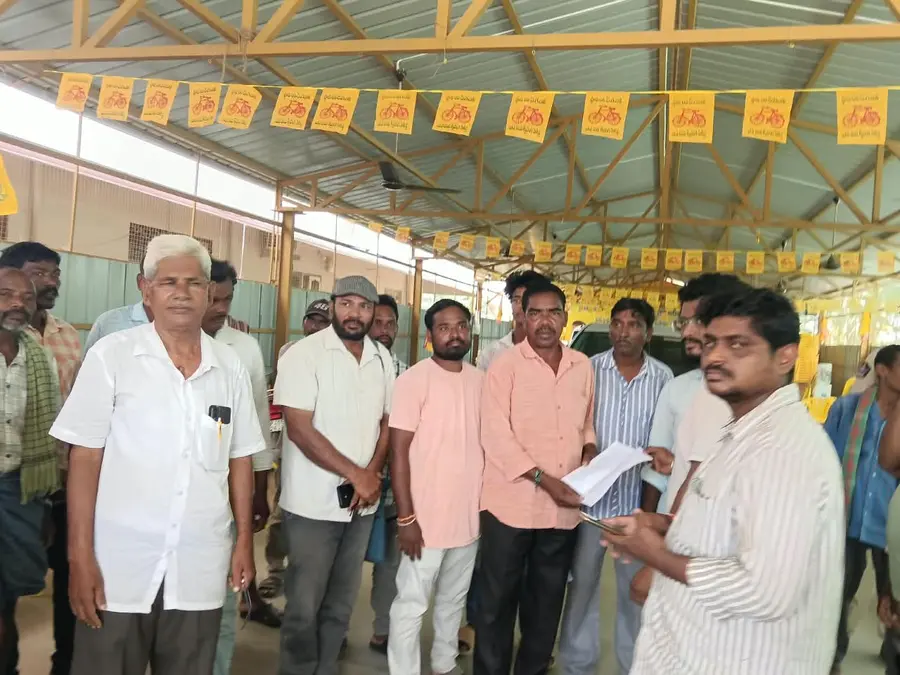 గిరిజన భూములపై అధికారుల దౌర్జన్యం
- రూ.50 లక్షల పంట నష్టపరిహారం చెల్లించాలి
- ఎపి రైతు సంఘం, ప్రజా సంఘాల వినతి image 1