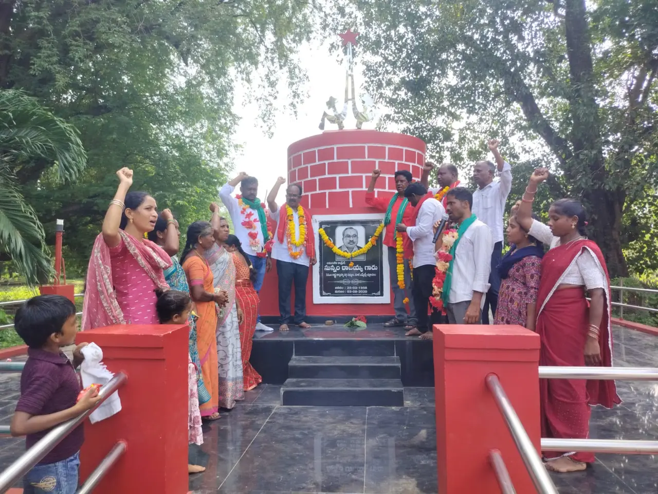 పోలవరం నిర్వాసితుల సమస్యలు తెలుసుకుంటూ...
ఉత్తేజంగా సిపిఎం బైక్ యాత్ర
- నేడు చింతూరు ఐటిడిఎ వద్ద మహాధర్నా image 1