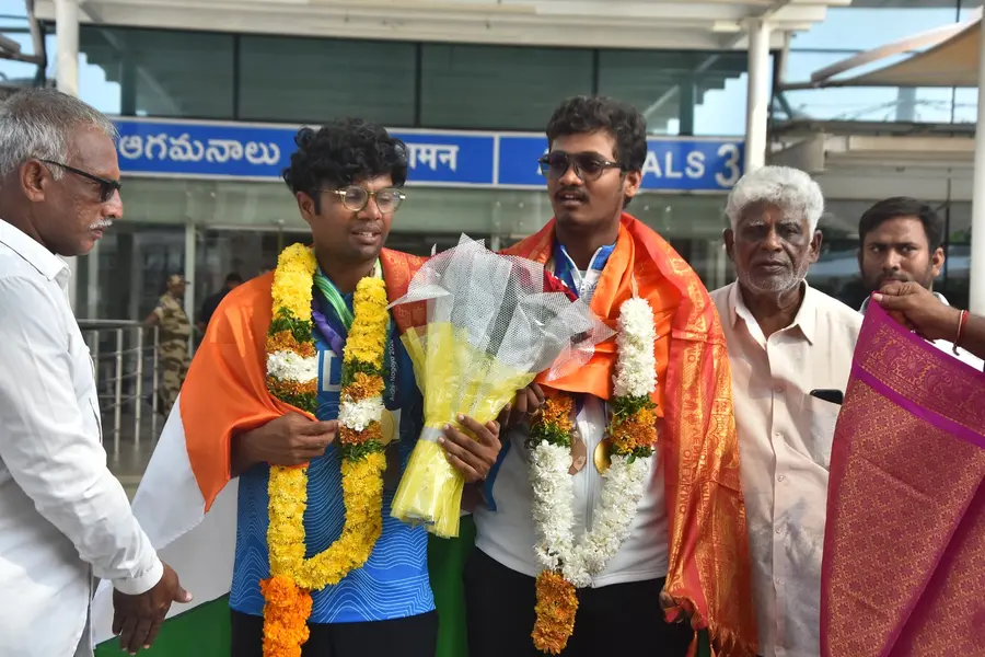 అంతర్జాతీయ ఆర్చర్లు ధీరజ్, గణేష్లకు ఘన స్వాగతం image 1