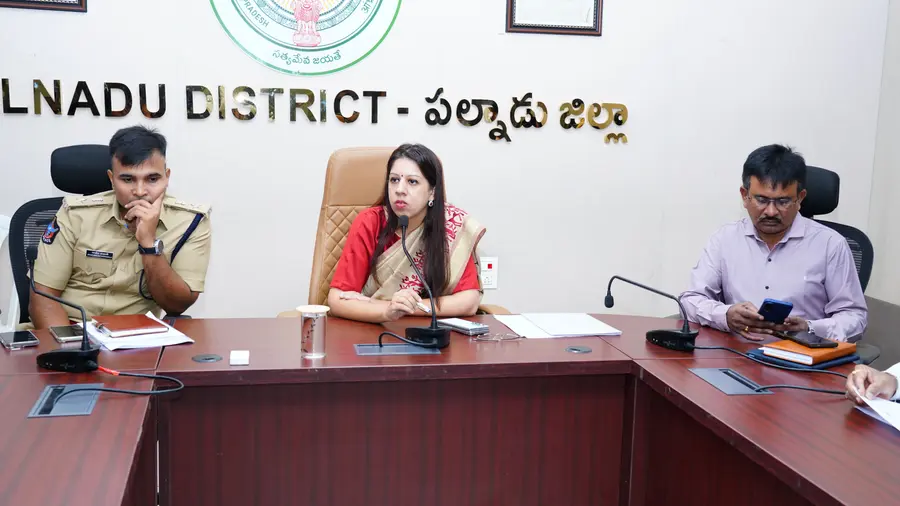 తల్లిదండ్రులను విస్మరించే వారరిపై చర్యలు
పల్నాడు జిల్లాలో మూడు విడతలుగా ఎన్నికల కోసం ప్రతిపాదనలు : కలెక్టర్ image 1