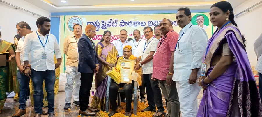 ఇద్దరు అధ్యాపకులకు రాష్ట్రస్థాయి పురస్కారం image 1