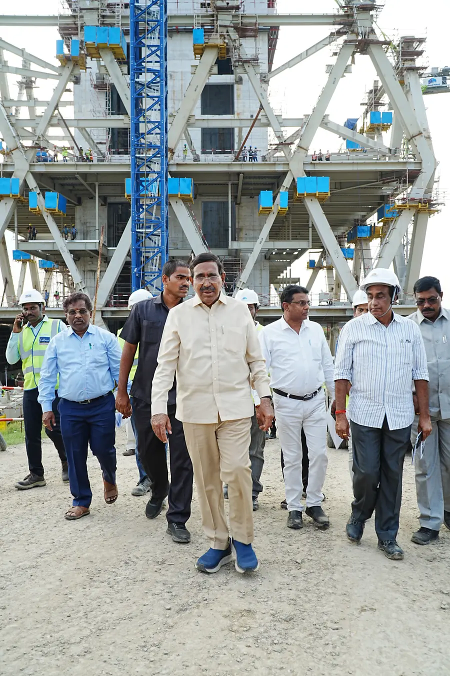 ల్యాండ్ పూలింగ్ గ్రామాల్లో స్థానిక ఎన్నికలు పెండింగ్
- అమరావతిలో ఐకానిక్ టవర్ల నిర్మాణాలను పరిశీలించిన మంత్రి నారాయణ image 1