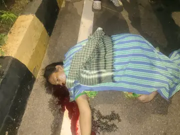 కేసరపల్లిలో రోడ్డు ప్రమాదం: మహిళ దుర్మరణం image 1