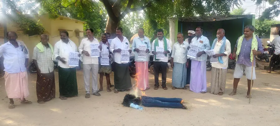 సీఈసీ జ్ఞానేశ్ కుమార్ తొలగించాలంటూ మిన్నటిన నిరసనలు
 జిల్లా వ్యాప్తంగా జ్ఞానేశ్ కుమార్ దిష్టిబొమ్మలు దహనం ఆందోళన image 1