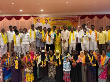 *వైసీపీకి షాక్.. గుమ్మనూరు సమక్షంలో టీడీపీలోకి 103 కుటుంబాల చేరిక* image 1