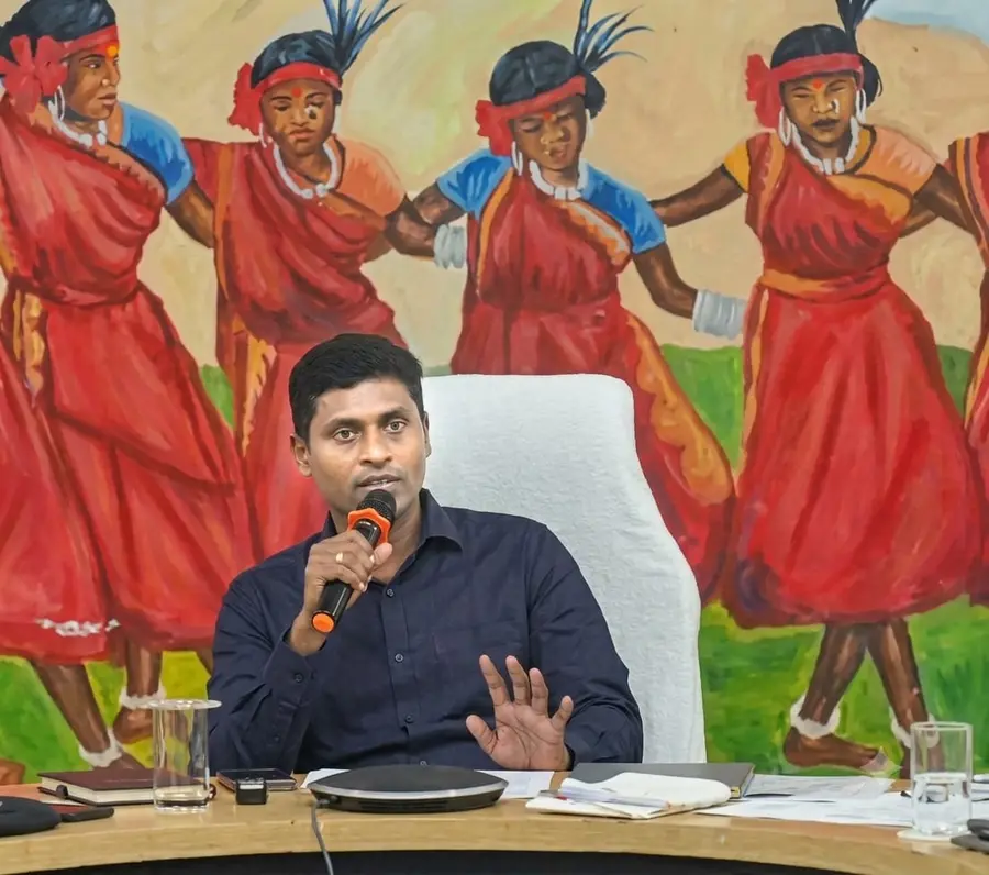 స్థానిక సంస్థల ఎన్నికలకు పకడ్బందీ ఏర్పాట్లు 
సున్నిత, సమస్యాత్మక పోలింగ్ కేంద్రాలపై సమగ్ర నివేదికలు సమర్పించాలి
టెలీ కాన్ఫరెన్స్‌లో జిల్లా ఎన్నికల అధికారి దినేష్ కుమార్ image 1