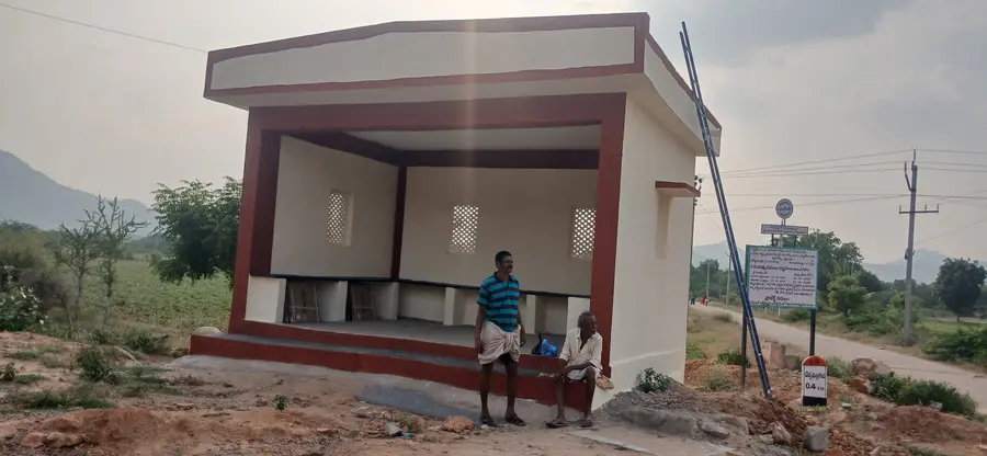 ఇచ్చిన మాట నిలబెట్టుకున్న యువ నాయకుడు!
ప్రారంభోత్సవానికి సిద్ధమైన చిన్నమట్లగొంది బస్సు షెల్టర్‌
రూ.5 లక్షలతో నిర్మాణం.. ఎంపీ మరియు ఎమ్మెల్యే సహకారంతో గ్రామంలో అభివృద్ధి పనులు image 1