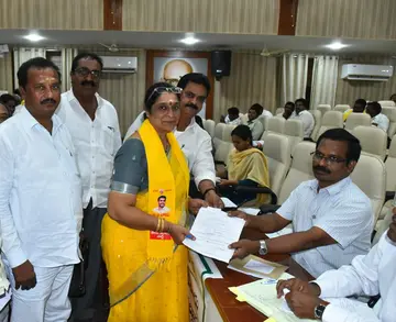 అవనిగడ్డ జడ్పిటిసి స్థానానికి పోటాపోటీ నామినేషన్లు. image 1