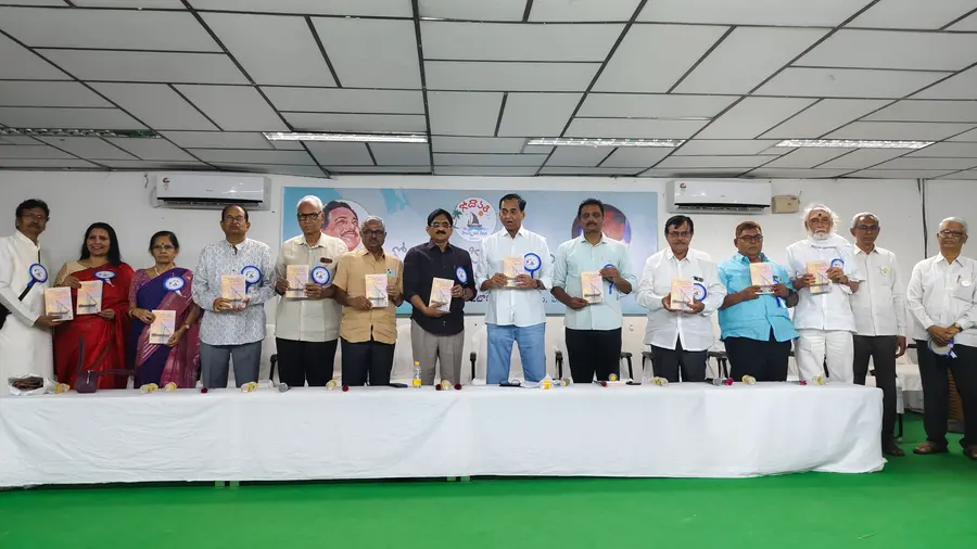 ప్రజా సంస్కృతికి ప్రోత్సాహం అవసరం
- సాహిత్యానికి ఊపిరి పోసిన గోదావరి సాంస్కృతిక వేదిక : వక్తలు image 1