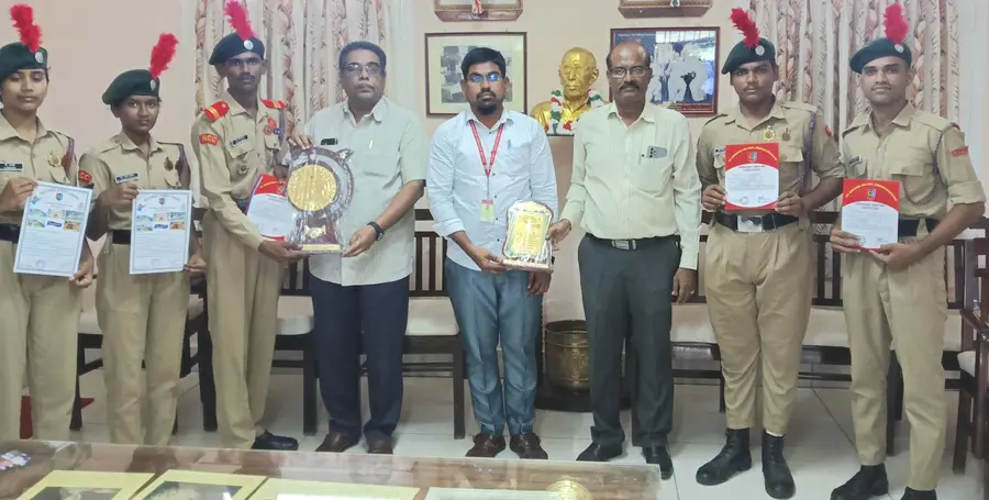 ఏఎన్‌ఆర్‌ కళాశాల ఎన్‌సీసీ క్యాడెట్ల ప్రతిభ
కంబైన్డ్ వార్షిక శిక్షణ శిబిరంలో ఆల్ రౌండ్ ప్రదర్శన image 1