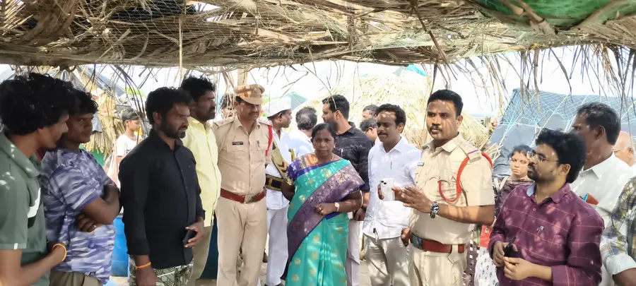 తుఫాన్ ప్రభావిత ప్రాంతాల్లో పర్యటించిన అధికారులు image 1