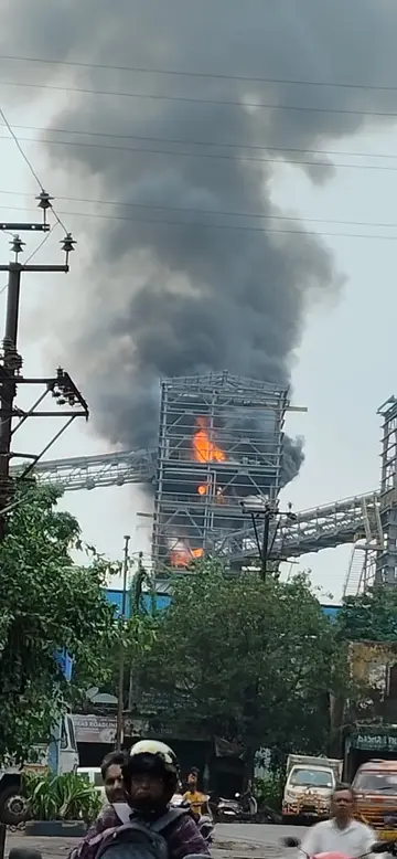 విశాఖపట్నం పోర్టు ట్రస్టులో ప్రమాదం
- ‘జెఎం భక్షి’ కన్వేయర్ బెల్టులో అగ్నిప్రమాదం image 1
