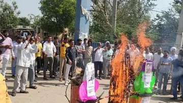 ప్రైవేటీకరణపై హర్యానా విద్యుత్‌ ఉద్యోగుల సమ్మె
సమాంతర విద్యుత్‌ పంపిణీ లైసెన్స్‌‌ను రద్దు చేయాలని డిమాండ్‌
సమ్మెకు ఇఇఎఫ్‌ఐ మద్దతు image 1