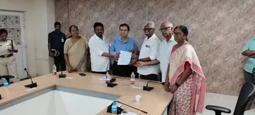 అక్రమాలు జరిగిన చోట 
రీ నోటిఫికేషన్‌ ఇవ్వాలి
- నామినేషన్ల ప్రక్రియను రద్దు చేయాలి
- రాష్ట్ర ఎన్నికల కమిషనర్‌‌కు సిపిఎం, సిపిఐ వినతి
- పోలీసులే దగ్గరుండి దౌర్జన్యాలకు సహకరించారని వెల్లడి image 1