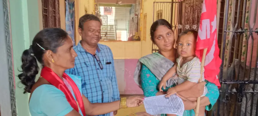 విజయవాడ సెంట్రల్ నియోజకవర్గంలో విస్తృత స్థాయిలో సిపిఎం అభ్యర్ధుల ఎన్నికల ప్రచారం
ఇంటింటికీ తిరుగుతూ, కరపత్రాలు పంపిణీ చేస్తూ సాగిన ప్రచారం... image 1