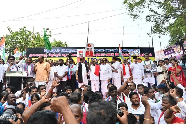 చెన్నయ్‌లో నిరసనల హోరు 
- సిఇసి జ్ఞానేష్‌ రాజీనామా, ఎస్‌ఐఆర్‌ రద్దు డిమాండ్‌‌తో 
 ఇండియా బ్లాక్‌‌ భారీ ర్యాలీలు  
- నిరసనల్లో పాలుపంచుకున్న అధికార టివికె image 1