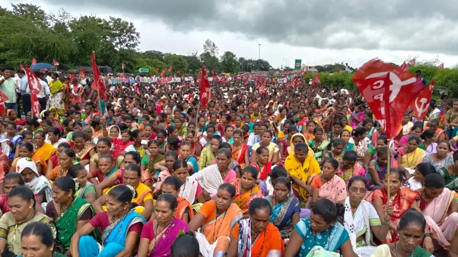 విద్యుత్ చార్జీల మోత: దహనులో సీపీఐ(ఎం) భారీ ఆందోళన.. జాతీయ రహదారి దిగ్బంధం