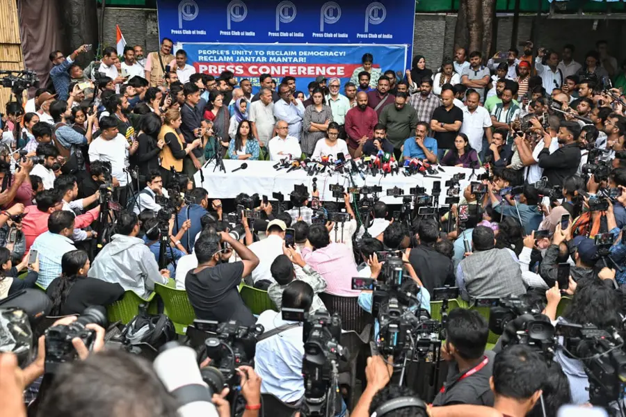 ఉద్యమకేంద్రంగా
జంతర్మంతర్ పునరుద్ధరించాల్సిందే
- సిఇసిగా జ్ఞానేష్ తక్షణమే రాజీనామా
- నిరసనకారులను విడుదల చేయాలి
- మీడియా సమావేశంలో విద్యార్థి, యువజన, పౌర సంఘాల నేతల డిమాండ్
- భారీ సంఖ్యలో హాజరైన మీడియా ప్రతినిధులు image 1