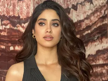 అందుకే మాట్లాడలేదు.. : జాన్వీకపూర్ image 1