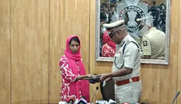 Maoist woman with ₹10-lakh bounty surrenders
