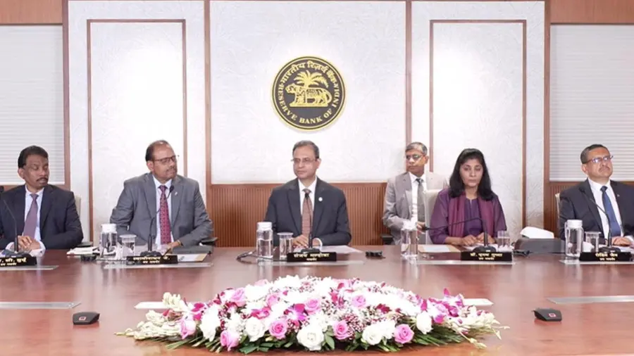 రుణాలపై వడ్డీ పోటు
రెపోరేటును పెంచిన ఆర్బిఐ
హోమ్ లోన్ ఇఎంఐలు భారం
భవిష్యత్తులోనూ తగ్గింపు ఉండదు : గవర్నర్ సంజయ్ మల్హోత్రా image 1