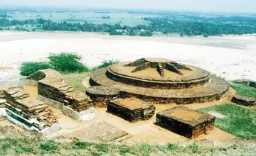 Salihundam-Srikakulam-Buddhist-pilgrims.jpg