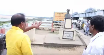 New gates for Dhavaleswaram Barrage