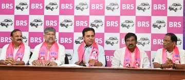 కాంగ్రెస్ వైఫల్యం వల్లే కరెంటు కోతలు
- బొగ్గు కొరతతో థర్మల్ విద్యుత్ ప్లాంట్ల మూత
- జెన్కోకు నాసిరకం బొగ్గు సరఫరాతో రూ.2,900 కోట్ల నష్టం
- నేడు బిఆర్ఎస్ బృందాల పవర్ప్లాంట్ల సందర్శన : కెటిఆర్
ప్రజాశక్తి -హైదరాబాద్ బ్యూరో image 1
