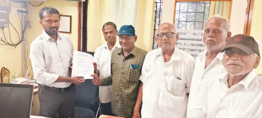 కౌలురైతులకు రుణాల కోసం వినతులు image 1
