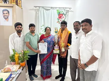 సాయికుమార్కు మంత్రి సవిత అభినందన image 1