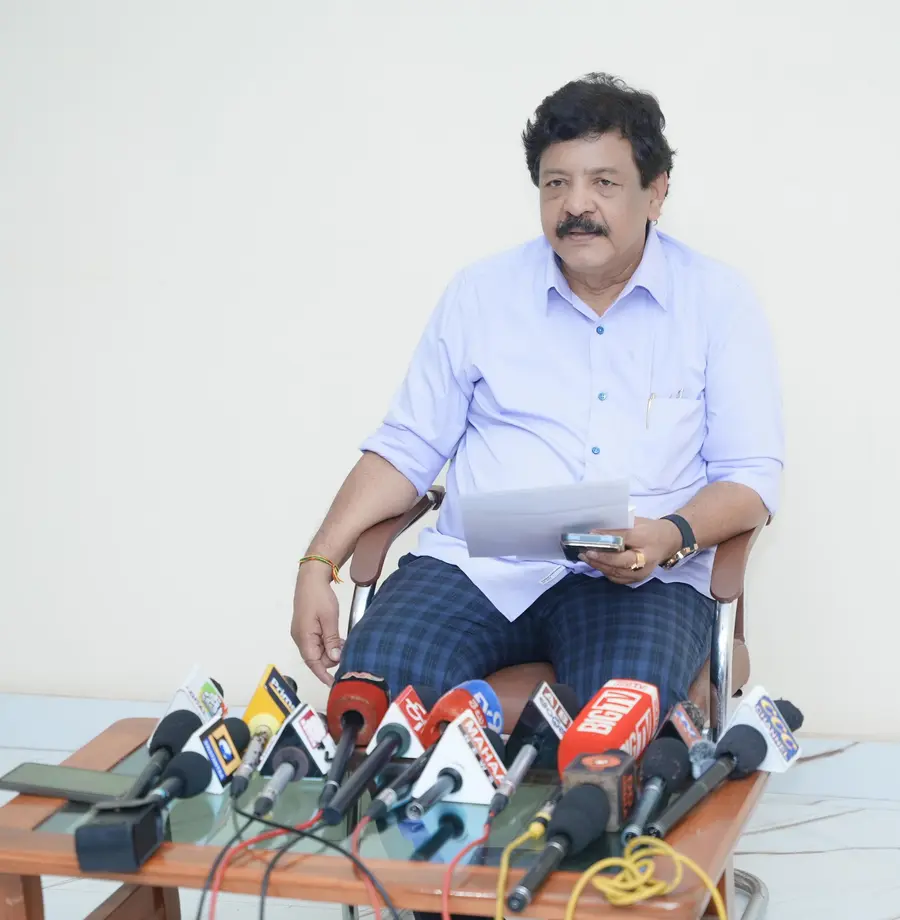 రుషికొండ ప్యాలెస్పై త్వరలో తుది నిర్ణయం
- ఆతిథ్యరంగానికి వినియోగించేలా కార్యాచరణ
- నేడు రాజమండ్రిలో ప్రపంచ పర్యాటక దినోత్సవ వేడుకలు
- మంత్రి కందుల దుర్గేష్ image 1