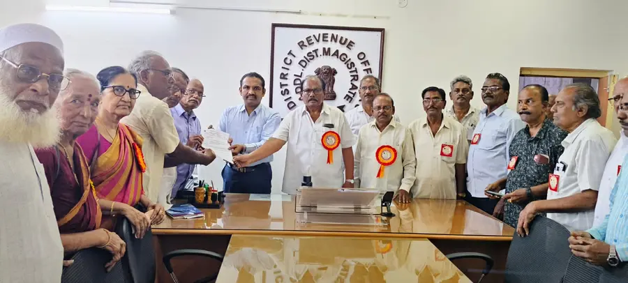 ముగిసిన పెన్షనర్ల 24 గంటల మహాధర్నా image 1