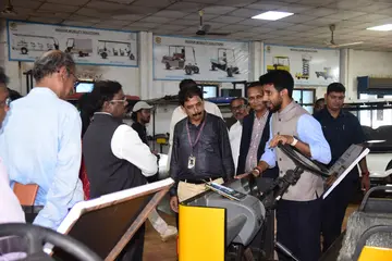 ‘సెంచూరియన్ వర్సిటీ’ని సందర్శించిన మంత్రి వివేక్  బృందం
- నైపుణ్యాభివృద్ధి, పారిశ్రామిక శిక్షణలో వ్యూహాత్మక భాగస్వామ్యంపై విస్తృత చర్చలు
ప్రజాశక్తి హైదరాబాద్ బ్యూరో image 1