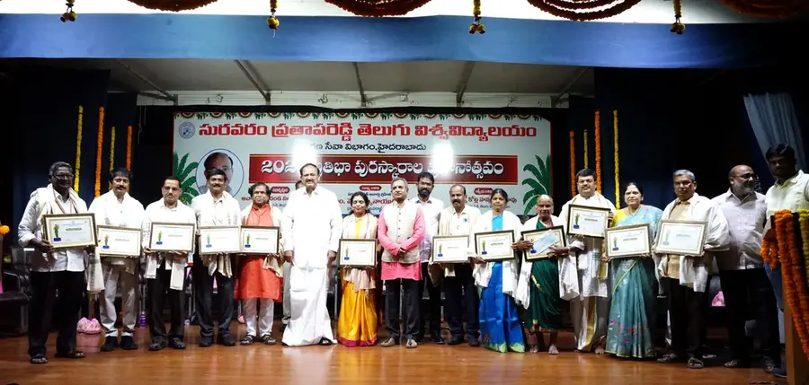 పట్టభద్రుల కర్మాగారాలుగా మారొద్దు
- భాషా వికాస కేంద్రాలుగా వర్ధిల్లాలి: ఉపరాష్ట్రపతి మాజీ వెంకయ్య నాయుడు
ప్రజాశక్తి - కల్చరల్ image 1
