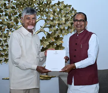 రైతుల సంక్షేమానికి, గృహ నిర్మాణానికి అదనపు నిధులు
- కేంద్ర మంత్రి చౌహన్‌కు సిఎం చంద్రబాబు విజ్ఞప్తి image 1