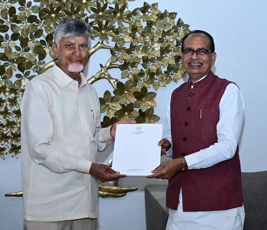 రైతుల సంక్షేమానికి, గృహ నిర్మాణానికి అదనపు నిధులు
- కేంద్ర మంత్రి చౌహన్కు సిఎం చంద్రబాబు విజ్ఞప్తి image 1
